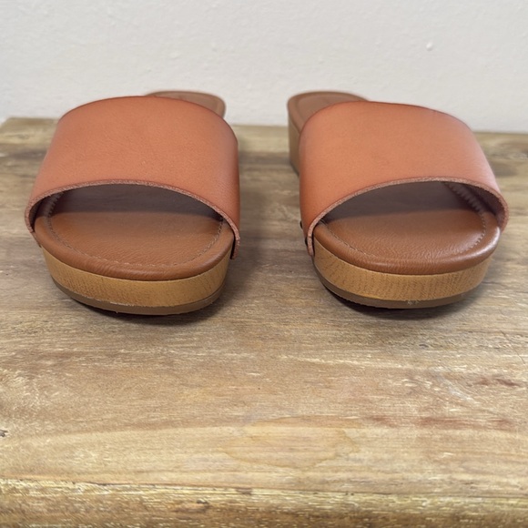 Universal Thread Slide Sandals in Tan and Orange - Picture 5 of 10